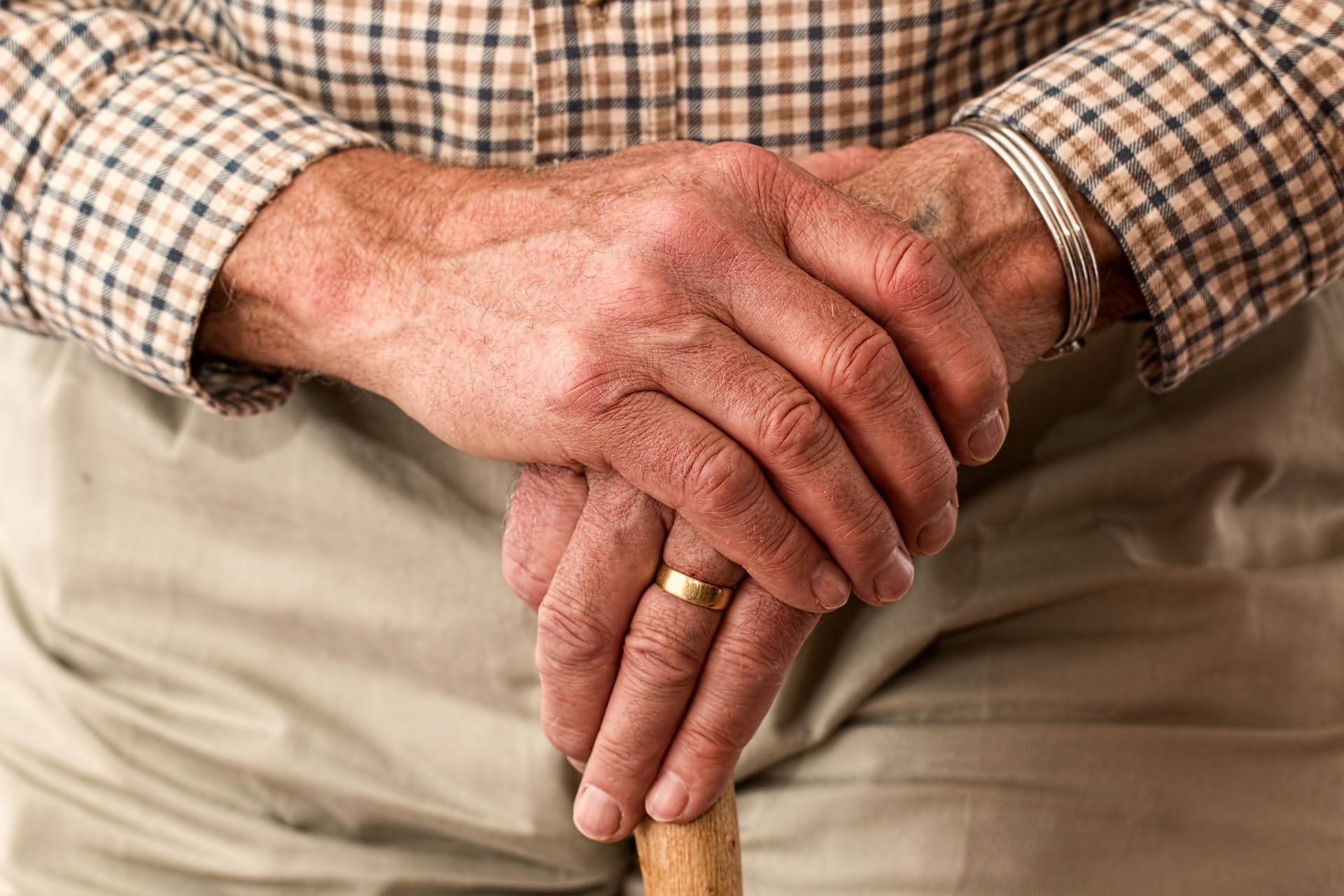 Adultos mayores y los cuidados preventivos en casa.