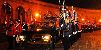 Bomberos y sus funerales de noche