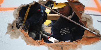 Intenso trabajo del Grupo de Rescate USAR Chile en Ecuador