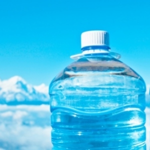 ¿Qué beneficios para la salud trae el consumo de agua purificada?